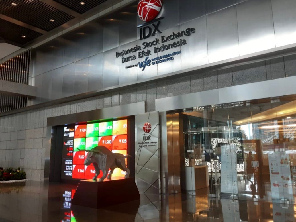 Jelang Akhir Pekan, IHSG Tersungkur ke Zona Merah
