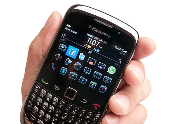 #Blackberry Ramai di Sosial Media, Ponsel Lawas Jadi Tren Baru di Era Digital!