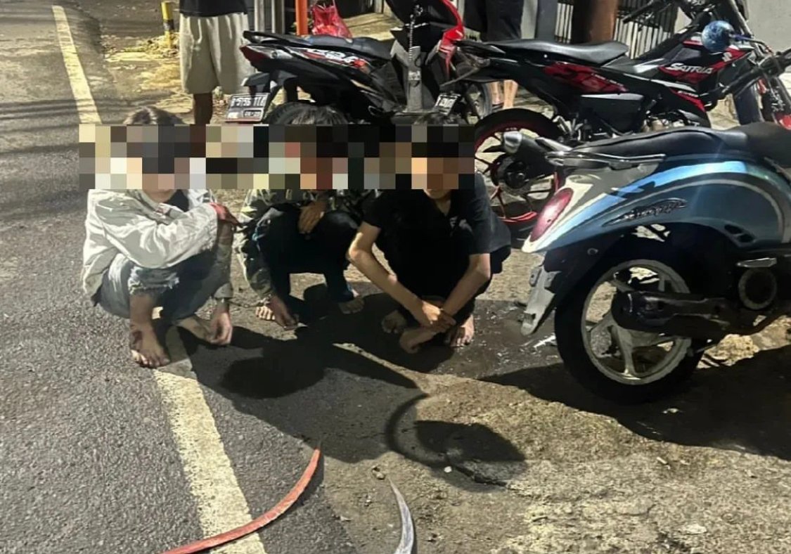 Tak Hanya Bawa Sajam, Empat Remaja di Ciracas Juga Bawa Dua Bom Molotov
