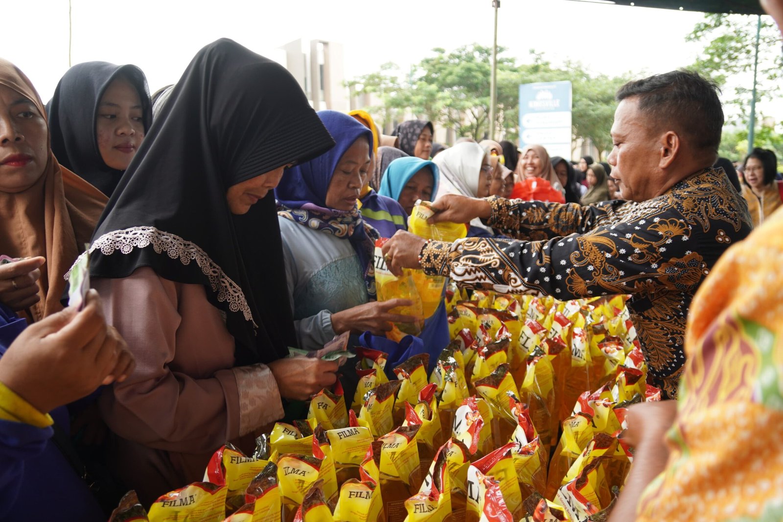 Sinar Mas Land Gelar Bazar Minyak, Ada 3.000 Liter Minyak Goreng Gratis untuk Rakyat