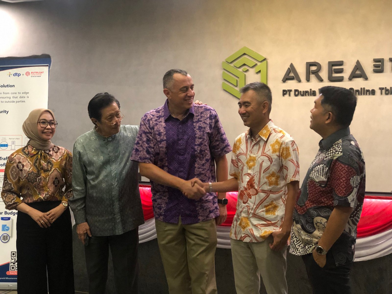 AREA31 Jadi Mitra Eksklusif Eutelsat OneWeb untuk Infrastruktur Satelit LEO di Indonesia