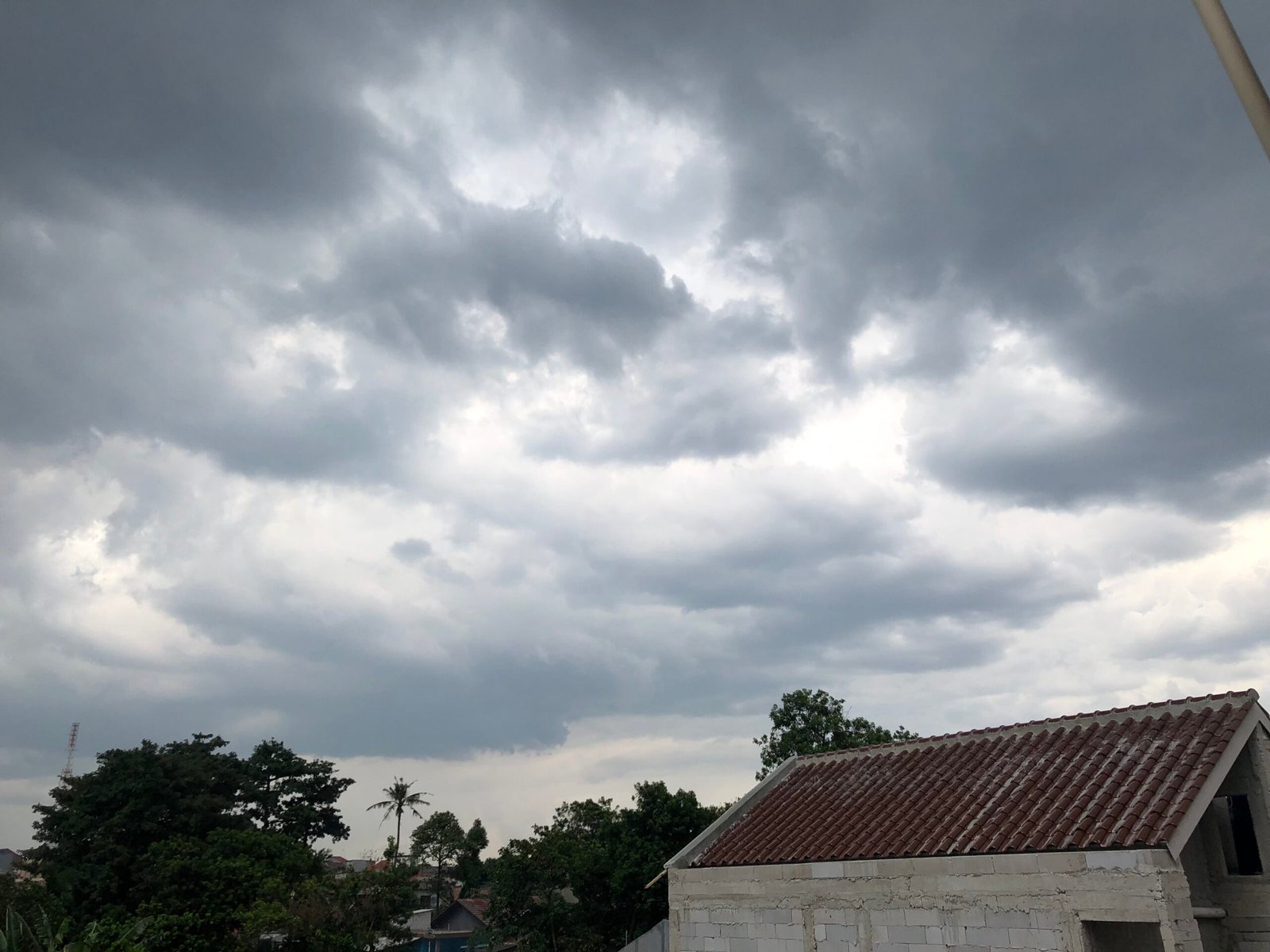 Prakiraan Cuaca Jakarta Rabu, 11 September 2024, BMKG: Awan Tebal Serta Hujan Ringan