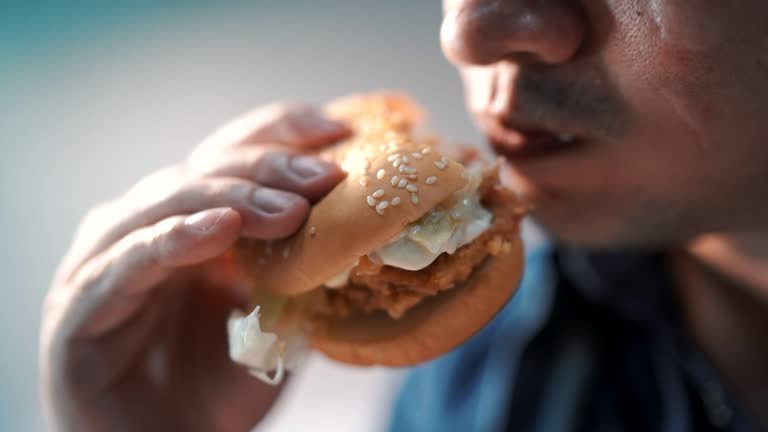 9 Jenis Makanan Ini Dapat Memicu Asam Lambung Naik