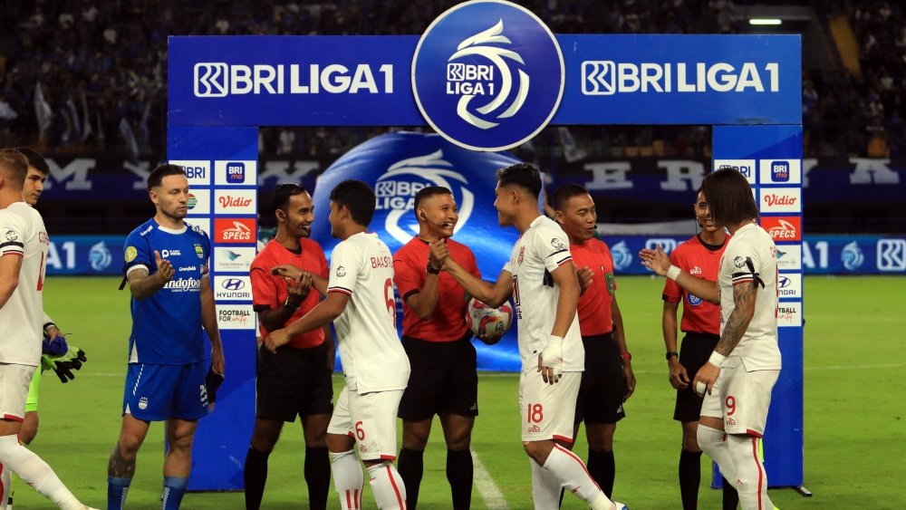 Persib Bandung Bertekad Kunci Gelar Juara di Kandang Malut United