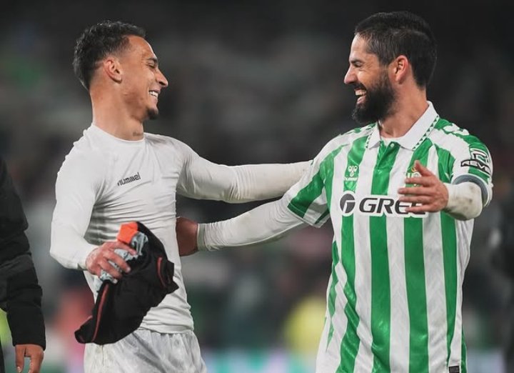 Ingin Antony Bertahan di Real Betis, Isco Ajak Suporter Galang Dana