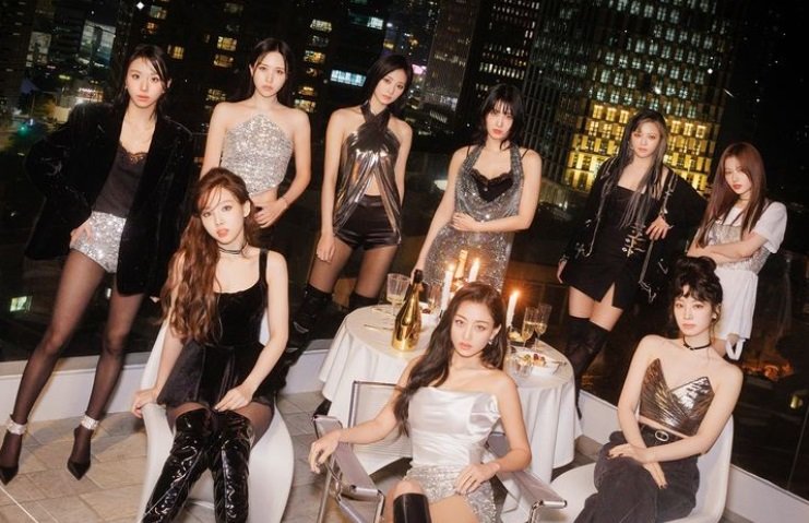 Baru Sehari Rilis! Mini Album TWICE ‘With YOU-th’ Terjual 758.876 Kopi