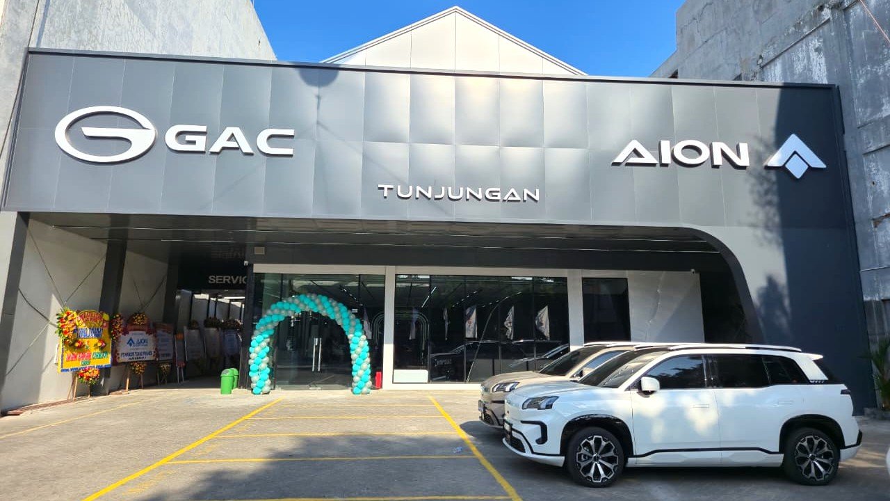 GAC Indonesia Resmikan Dealer Mobil Listrik GAC Tunjungan di Surabaya