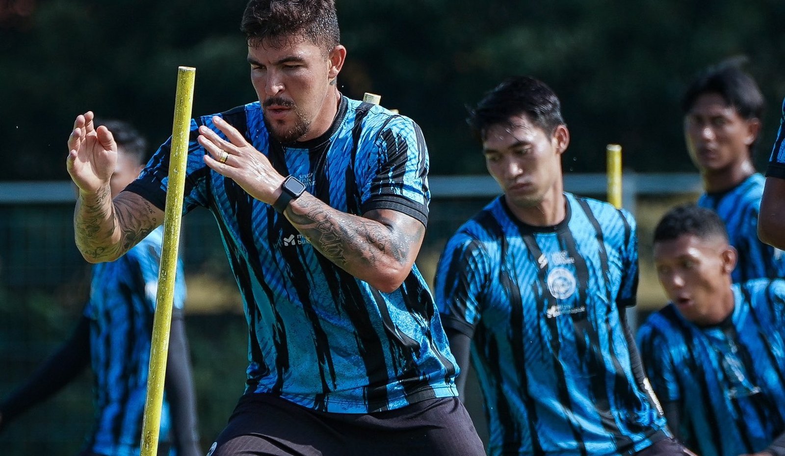Duel Arema Vs Persija Dibalut Tekad Merebut Kemenangan, Jadwal dan Link Nonton BRI Liga 1