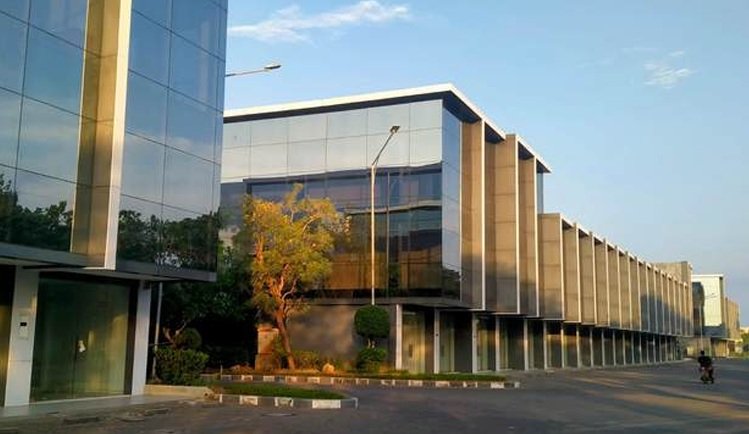 Penjualan Tanah dan Bangunan FMII Melambung