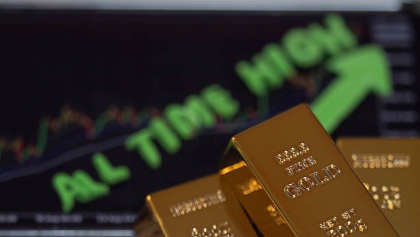 Emas Dunia Dekati US$4.600, Sentimen Geopolitik dan The Fed Jadi Penopang
