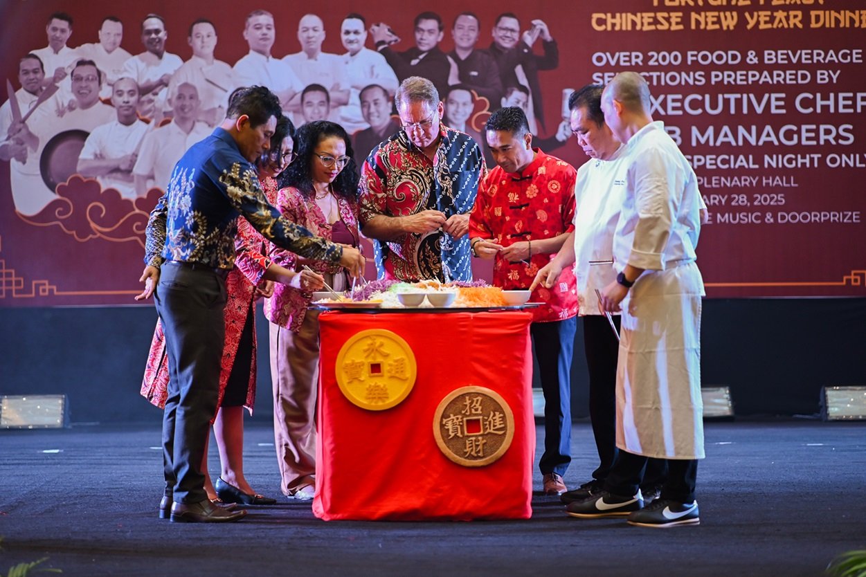 Fortune Feast Chinese New Year Dinner Diwarnai Chef Hotel