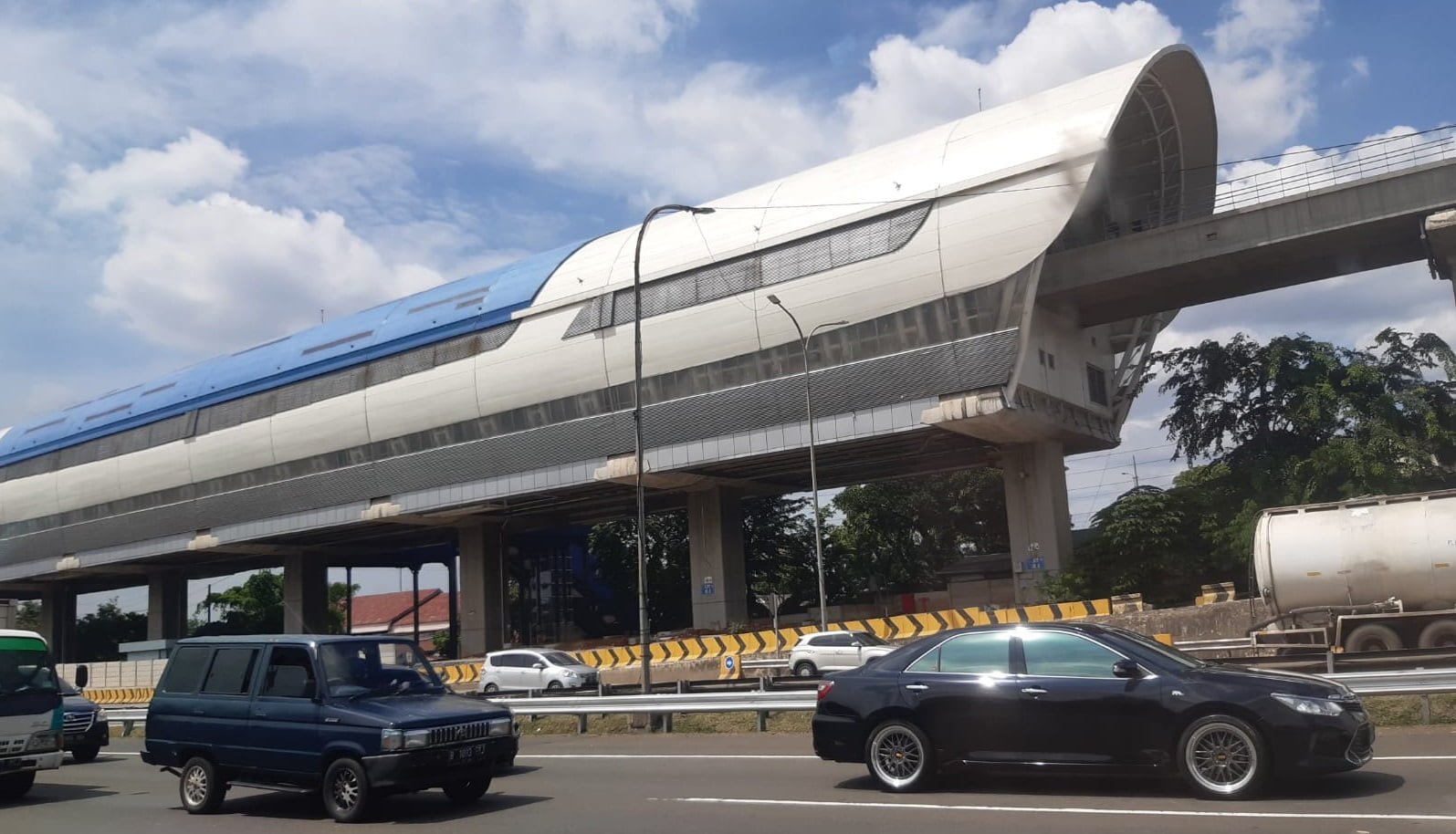 Begini Integrasi Stasiun LRT Jabodebek dengan Angkutan Umum