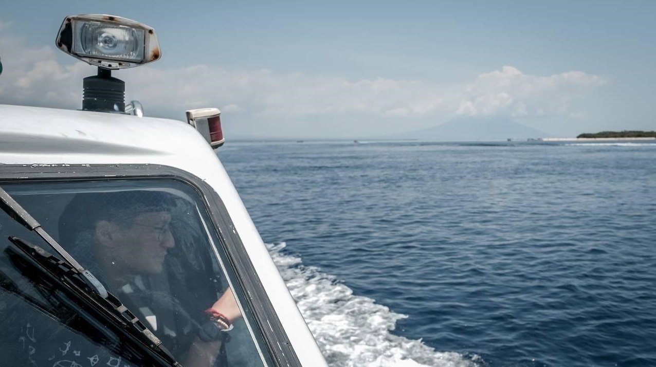 Sensasi Naik Kapal Cepat dari Pantai Boom Menuju Lovina