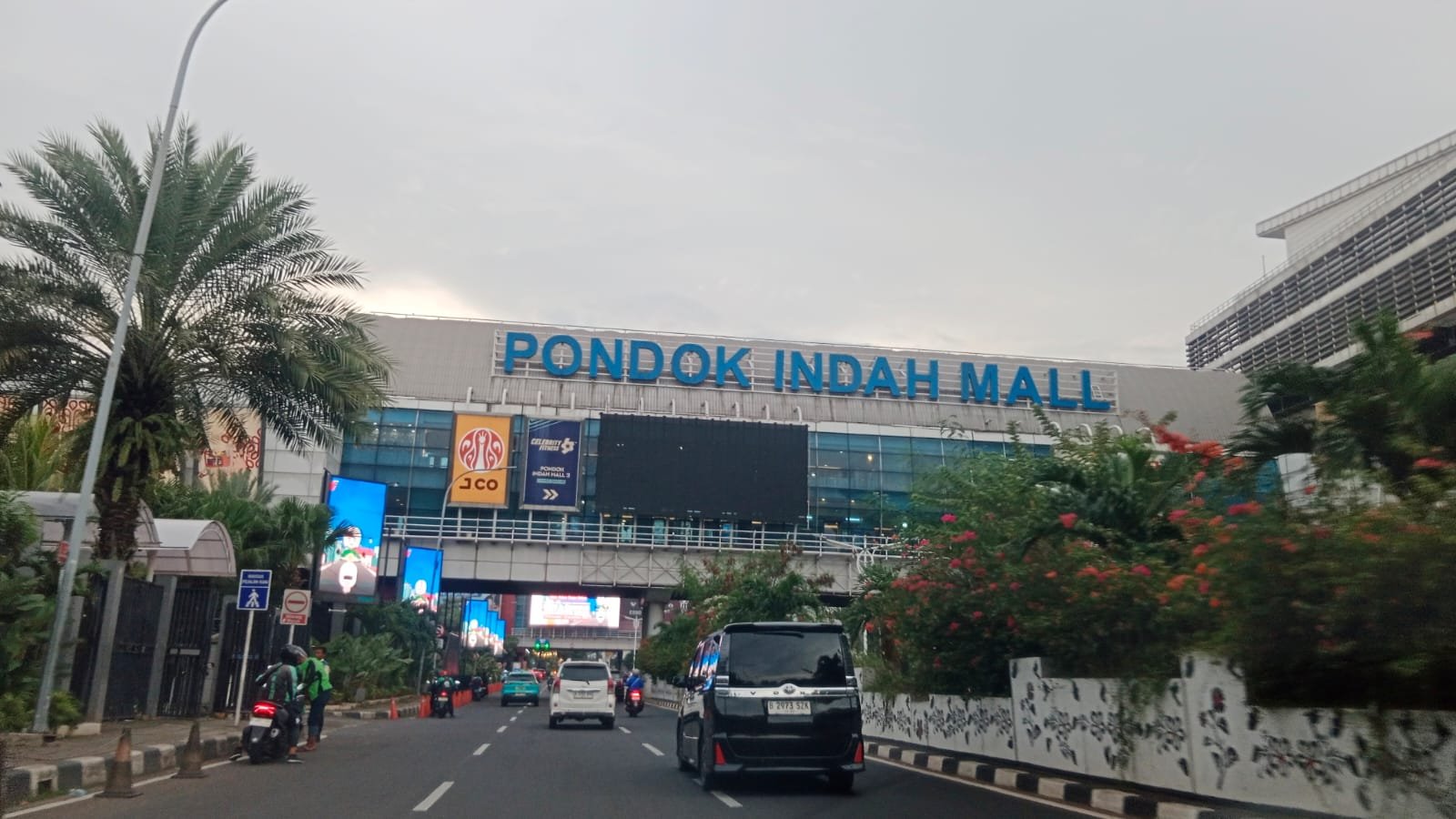 Bisnis Mal Metropolitan Kentjana Kinclong
